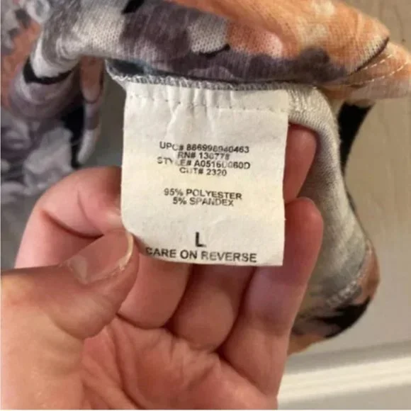 About A Girl Floral Top Juniors Size Large - Picture 4 of 5